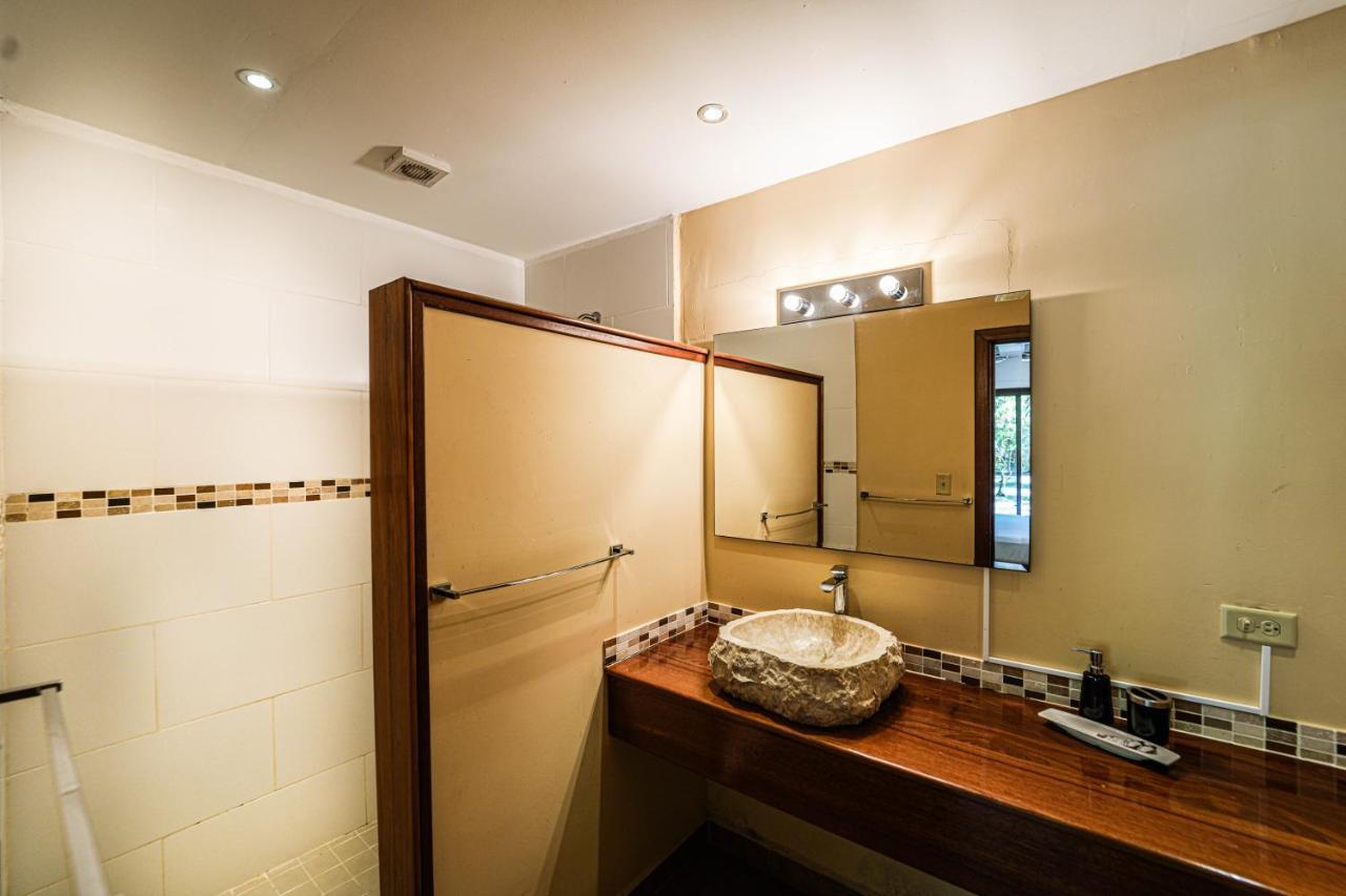 Sol Y Sombra Bed & Breakfast Bocas Town Luaran gambar